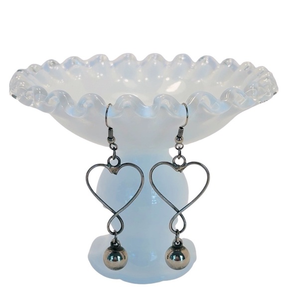 FASHION EARRINGS Pierced Dangling hearts Silver Ear wires OS fits all - Picture 1 of 2